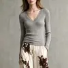 2026 Moda europea y americana transfronteriza nueva para mujer, top versátil sexy de corte ajustado elástico con empalme de encaje francés y escote en V