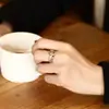 Anillo Dorado Colorido de Moda de Lujo Ligero Personalizado para Mujer, Diseño Sencillo de Nicho, Anillo Elegante Versátil de Gama Alta, Regalo