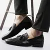 3701 Sapatos Masculinos Tecidos Transfronteiriços, Sapatos Masculinos, Mocassins de Tamanho Grande, Sapatos de Couro Preto com Padrão Tecido de Imitação de Trigo
