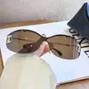 Gafas de Sol Chanel Estilo Nuevo Europeo y Americano, Inspiradas en Celebridades, Unisex, Protección UV, Gafas de Sol con Montura Grande Curva de Una Pieza, Modernas