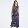 Toma Real de un Vestido de Sirena sin Mangas con Cintura Ceñida, Hueco de Encaje Soluble en Agua Tridimensional Muy Adornado, Vestido de Cintura Alta Ajustado