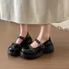 Novos sapatos rasos vintage com sola plataforma 2026, sola macia, versáteis para primavera e outono, sapatos de couro pequenos de sola grossa estilo universitário para mulheres