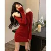 Vestido suéter rojo sexy puramente deseable para mujer, nuevo estilo otoño e invierno, con capucha y cuello de piel, vestido ajustado de punto, grueso