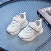 Venta al por mayor Otoño Niños Bebé Niño Pequeño Zapatos Nueva Superficie de Cuero Zapatos de Argán Niñas Zapatos Blancos Niños Pequeños Zapatos Deportivos Suela Suave