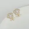 Brincos de tarraxa elegantes com zircônia microincrustada, estilo novo 2023, brincos de margarida com diamantes completos para mulheres, brincos de pétala simples