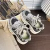 Zapatos Casuales Modernos y Versátiles para Niñas Primavera/Otoño 2026 Nuevo Estilo Zapatos Infantiles de Suela Suave Cómodos Zapatos de Papá Zapatos Deportivos para Niños Modernos