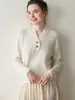 Gola V Fio de Caxemira 2025 Outono e Inverno Nova Camisa Básica Feminina de Dois Botões Estilo Suave Caimento Solto Emagrecedor Suéter
