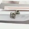 Broche Metálico Hueco Minimalista de Línea Cuadrada con un Toque de Alta Gama, Decoración de Lujo Ligero para Trajes, Abrigos y Camisas