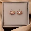 Brincos Pingente Letra Cc Inlaid em Resina com Pérola Imitação e Strass da Qingdao Daiwei Jewelry São Adequados para Uso Diário Feminino