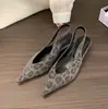 Primeiro Encontro com os Elegantes Sapatos Mule de Salto Anabela Bico Fino com Costas Abertas e Sandálias de Bico Fechado Estilo Francês para Mulheres, Verão 2026, Estilo Fada Gentil