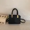 Bolsas de Design de Nicho de Alta Qualidade para Mulheres 2024 Nova Tendência Versátil Bolsa Transversal Moda de Verão Pequena Bolsa de Mão Quadrada