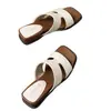 Novedad Primavera y Verano 2026 Chanclas de Mujer de Cuña Pequeña Resistentes al Desgaste de Suela Baja Color Sólido de Moda Versátiles para Uso en Casa y al Aire Libre