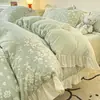 Juego de cuatro piezas de sábanas de leche de terciopelo tallado tridimensional simple y fresco, con borde completamente mate, clase A, juego de cama de tres piezas con sábana bajera y falda de cama 1