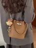 Bolsa Saco para o Dia a Dia, Design Retrô de Nicho, Bolsa de Ombro com Fivela de Fecho, Novo Estilo 2026, Luxo Leve, Bolsa Transversal Casual Estilosa