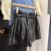 Primavera 2026 Estilo Hong Kong Outono Novidades Temperamento Versátil Shorts de Couro PU Preto Emagrecedor Roupa Externa Calças Pantalona de Cintura Alta