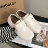 Sandálias Birkenstock Estilo Britânico em Couro Sintético Retrô para Mulheres Modelo Novo Primavera e Outono 2026 com Botão e Velcro, Sapatos Casuais com Aumento de Altura Oculto