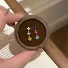 Tienda de oro Puzuo con pendientes de trébol de cuatro hojas de la suerte de dopamina dorada para mujer, flor de lujo ligero, joyería de color francés
