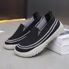 Zapatos Casuales de Moda Old Beijing para Mujer, Estilo Nuevo de Primavera y Otoño, Slip-On Ligeros para Caminar, Zapatos Cómodos Antideslizantes de Suela Gruesa para Mujer