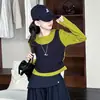 Blusa de manga longa para meninas para o início do outono, colete de gola redonda, suéter de tricô em blocos de cor em camadas, calça tulipa da moda
