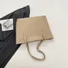 Bolso de mano de diseño vintage de alta gama y nicho para mujer, nuevo bolso de moda para hombro cruzado otoño e invierno 2026