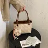 Bolso cubo de gama alta de nicho para mujer, nuevo bolso de mano versátil para el otoño de 2026, bolso cruzado popular para ir al trabajo