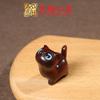 Escultura em Sândalo Verde de um Gato Levantando a Cabeça para Contemplar o Céu Estrelado, Pequeno Ornamento de Mesa por Yiming Xianyuan, Animal de Estimação Fofo