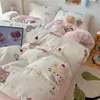 Ins caricatura Clase A Otoño/Invierno Leche Polar Juego de Cama de Cuatro Piezas Peso Alto por Metro Cuadrado Sábana Engrosada Estilo Sábana Ajustable Funda de Edredón Juego de Tres Piezas