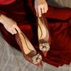 Principal Xiuhe low-cut vermelho salto grosso sapatos de casamento mulheres 2024 Novo chinês pontiagudo dedo do pé fivela quadrada não cansado pés nupcial salto alto