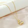 Venta Caliente Transfronteriza Colgante con Candado de Letra Inglesa Microincrustado Accesorios Collar de Acero de Titanio Femenino Lujo Ligero Moda Cadena para Clavícula