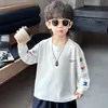 Camiseta con estampado de manga para niño, primavera y otoño, nueva colección otoño 2026, top pullover base de streetwear elegante y genial