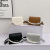 Preciosa cadena de perlas 2023 nueva moda textura simple estilo occidental bandolera portátil hombro bolso cuadrado pequeño para mujer