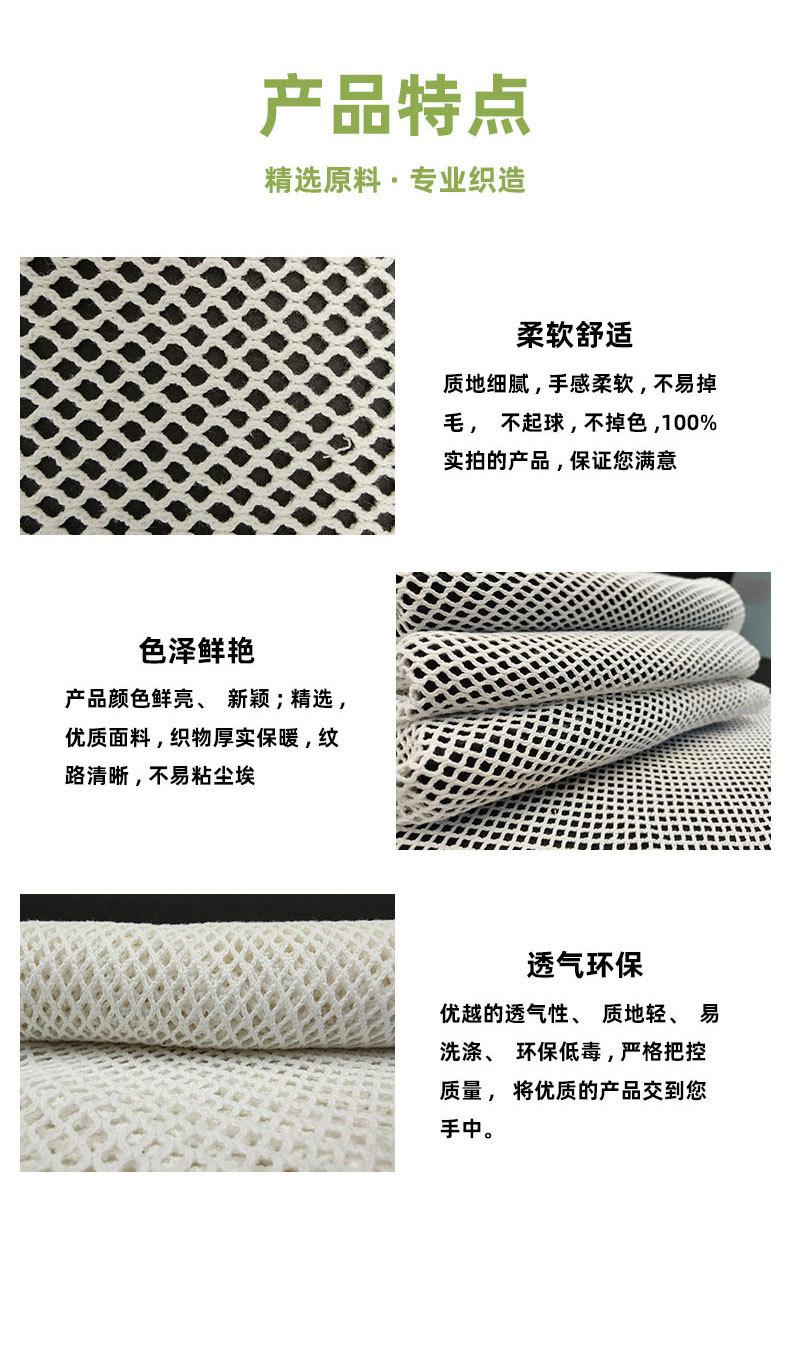 纯棉提花面料具有较好的吸湿性，在正常的情况下，棉纤维可向周围的大气中吸收水分，其含水率为8-10%，所以它接触人的皮肤，使人感到柔软不僵硬，如果纯棉提花面料湿度增大，周围温度较高，纤维中含的水分量会全部蒸发散去，使织物保持水平衡状态，使人感觉舒适。