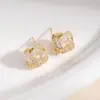 Aretes cuadrados de diamantes completos para mujer, lujo ligero y sensación de alta gama, nuevo estilo popular 2026, accesorios elegantes para la oreja, venta al por mayor transfronteriza