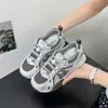 Zapatos deportivos transpirables de malla con cordones para estudiantes 2026, estilo coreano, suela gruesa, para correr, color gris casual de otoño, para mujer