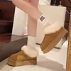 Sapatos de algodão fofos de sola grossa de estilo nordestino para mulheres, inverno, com fleece adicionado, espessados, novo estilo 2026, botas de neve integradas de couro e pele