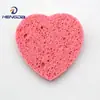 Esponja Compresa para Lavado Facial de Pulpa de Madera Natural de Alta Calidad al por Mayor, Esponja Limpiadora Espesa en Forma de Corazón Rosa, Esponja Absorbente para Lavado Facial