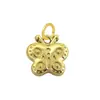 Nuevos Exquisitos Accesorios Pequeños Europeos y Americanos Acero Inoxidable Gato Kt Colgante de Cereza Horno DIY Electrodeposición al Vacío Color Dorado 18K Retención de Color