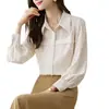 Foto real de la nueva ropa casual de otoño elegante para mujer: camisa de gasa con cuello, top, cárdigan, blusa, camiseta básica, camisa