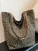 Bolso de Lona de Estampado de Leopardo Doble Cara Bolso de Hombro Gran Capacidad Portátil Bolso Tote de Gran Capacidad Estilo Universitario Casual Estudiante Bolsa Escolar