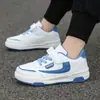 Zapatos para Niños Primavera Otoño Nuevos 2026 Superficie de Cuero Impermeables Medianos Grandes Infantiles Casuales Zapatos de Tabla Niños Zapatos Deportivos para Niños Tendencia Venta al por Mayor