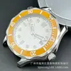 Relógio masculino estilo executivo com movimento chinês NH35, um modelo popular para exportação, apresentando um movimento mecânico totalmente automático e um mostrador luminoso