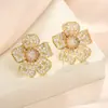 Brincos Europeus e Americanos de Luxo Leve Personalizados com Pedras de Diamante para Mulheres, Brincos Geométricos de Pérola, Acessórios de Orelha Elegantes, Brincos de Pino de Cobre com Zircônia da Moda