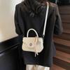 Bolsa de Mão com Textura de Luxo Feminina 2025 Nova de Verão Versátil Bolsa Transversal Pequena Bolsa Tote Moda Super Popular Pequena Quadrada