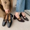 Zapatos de piel de oveja texturizada estilo británico, novedad otoño 2024, tacón grueso, punta cuadrada pequeña, hebilla metálica, totalmente de piel, color marrón, para mujer