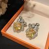 Pendientes retro vintage de la época medieval, de entrada de nicho, de lujo, de alta gama, de moda, estilo cortesano, elegantes pendientes de perlas.