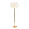 Lámpara de pie de plumas transfronteriza con un toque de alta gama para sala de estar y dormitorio, lámpara de noche estilo ins, lámpara de plumas decorativa para fondo de sofá y transmisión en vivo