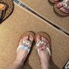 Chanclas lindas y elegantes de lunares estilo coreano para mujer, para uso exterior en verano, modelo nuevo 2025, sandalias impresionantes de playa planas con suela suave