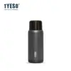 O novo copo térmico de grande capacidade da Tyeso para homens e mulheres é simples, portátil e estiloso, com um design listrado, adequado para uso ao ar livre e como porta-copos de carro.