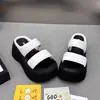 Novas Chinelas Femininas de Solado Grosso para Verão 2026 para Uso Externo, Sandálias Slide Fashionáveis e Versáteis com Solado Plataforma, Sandálias Casuais que Aumentam a Altura