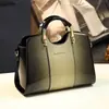 Bolsa de Mão Genuína de Couro da Mamãe, Bolsa Tote para Mulheres de Meia-Idade, Bolsa Transversal de Ombro Feminina, Bolsa Estilosa e Elegante em Formato de Concha, Casual e Fashion